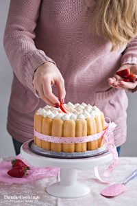 Easy Strawberry Charlotte with ricotta and cream cheese | Dani's Cookings