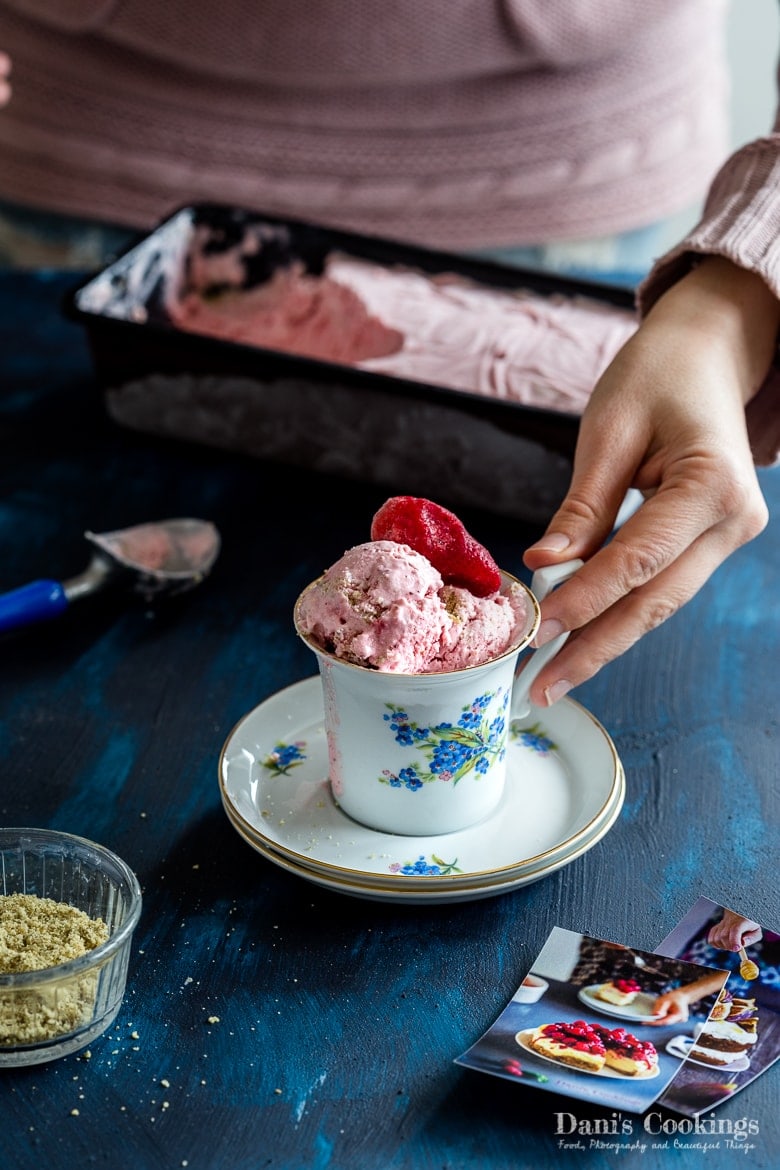 Keto strawberry ice cream no churn hot sale