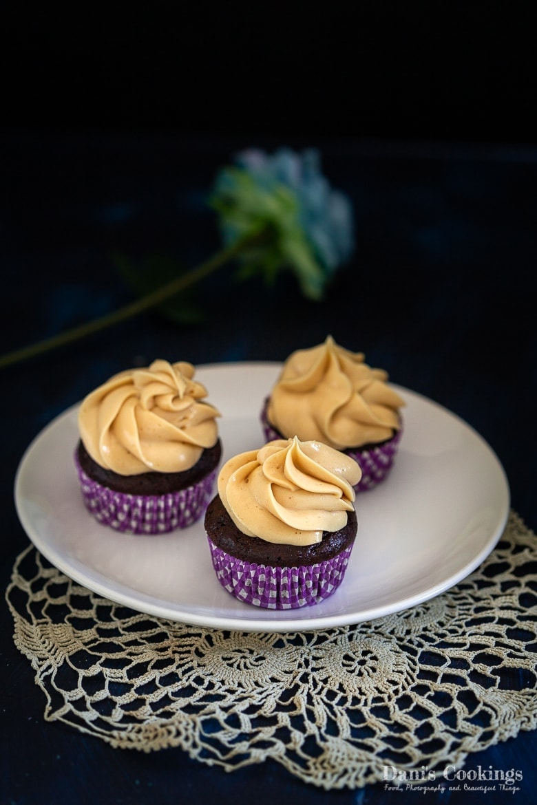 pretty buttercream cupcakes