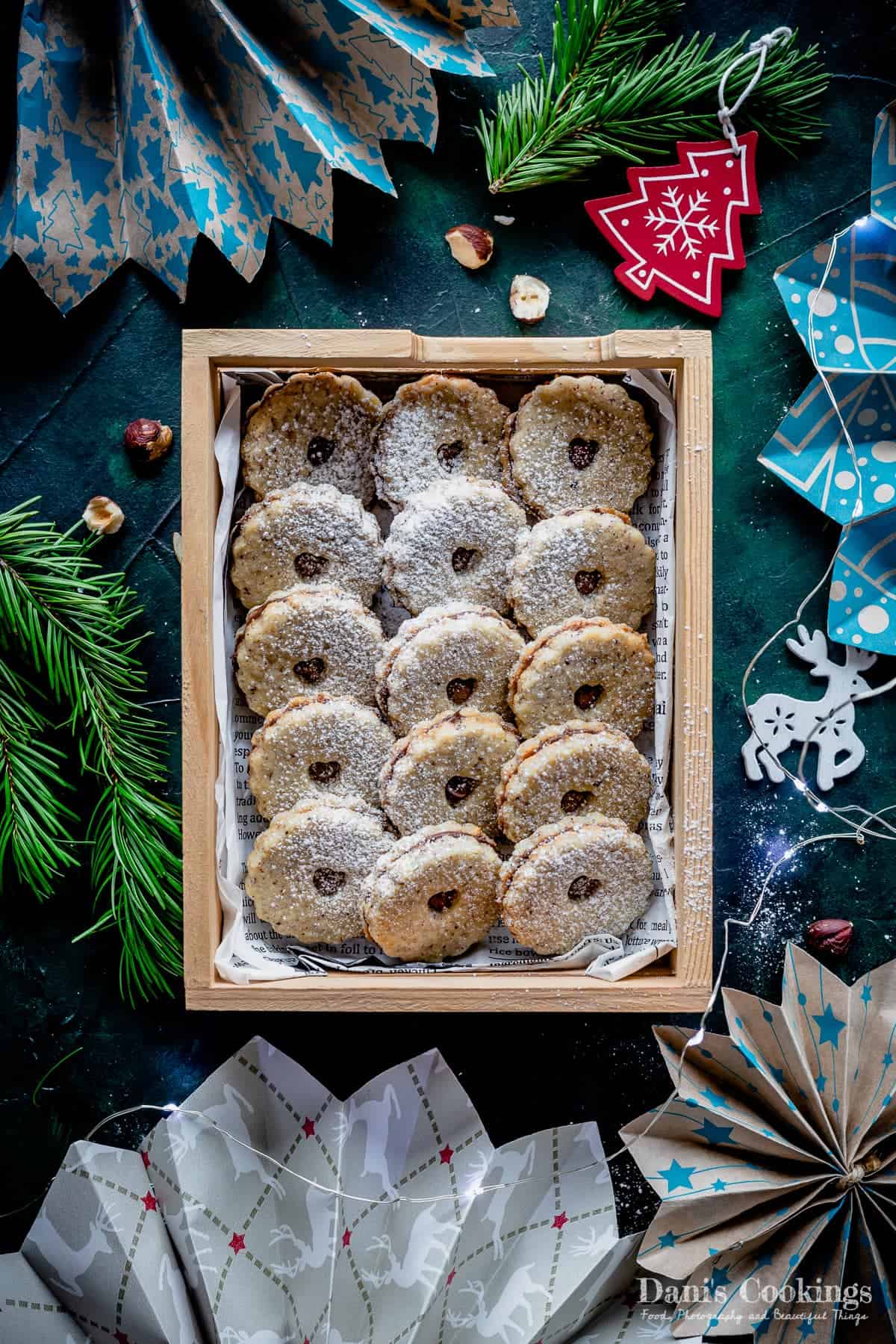 linzer cookies with hazelnuts